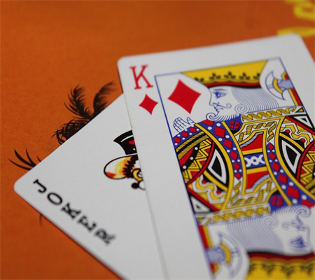 “Cách Chơi Poker Chuyên Nghiệp Dạy Bạn Cách So Bài”